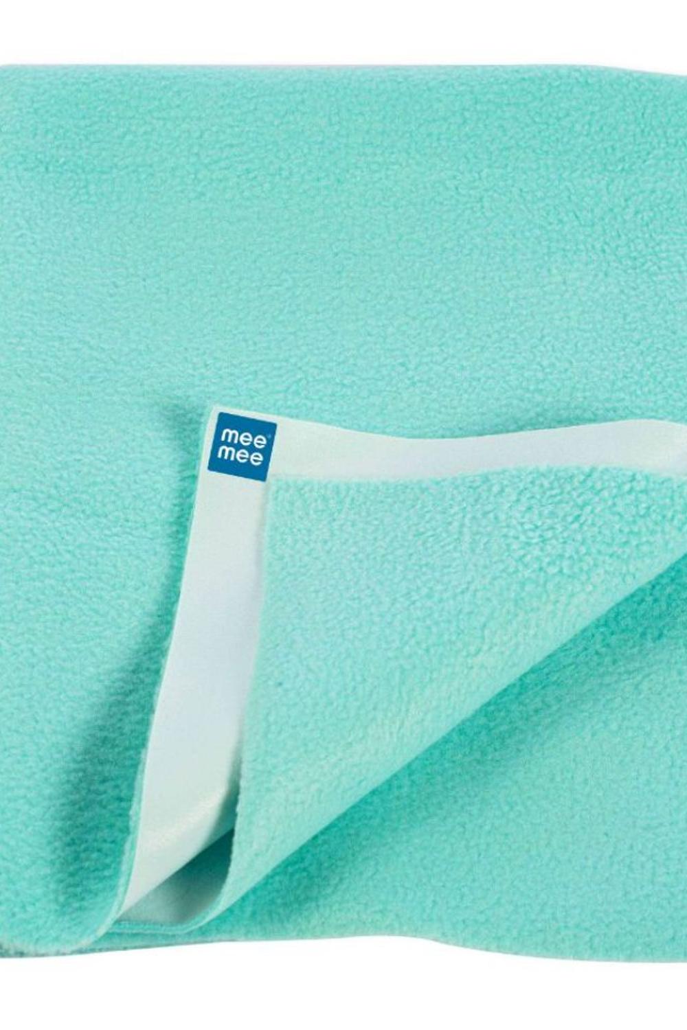 Mee Mee Aqua Colour Breathable and Total Dry Sheet Protector Mat (Medium)